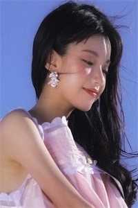 王鹏刘菲菲全文末世：狂挖万吨黄金买空美利坚