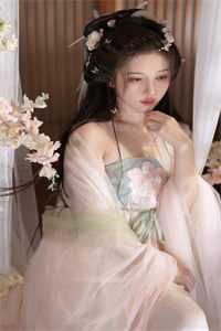 未婚妻退婚，转身迎娶她冷艳老祖