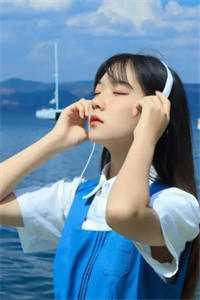 穿成七零大队长闺女她要致富