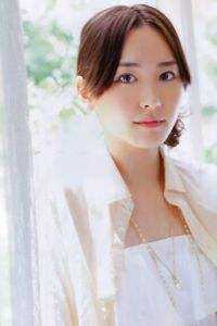 退出宗门后，我爹给找了九位绝美师尊