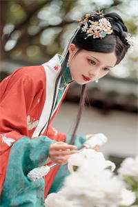重生后，我成了自己的女王