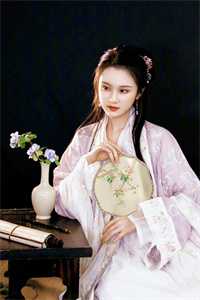 去时寒冬深，归是醒春人