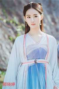 她被遗弃后，成了幕后掌权者