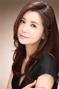 他喜欢白莲花，我嫁给他的仇人