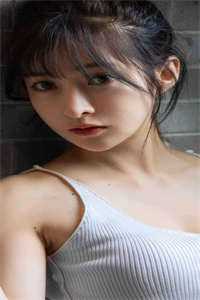 全家福上凭空多出的红裙女人