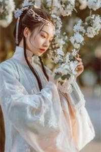 当血库的我，用毒蜜毁了千金的脸