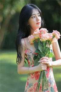 《爱上大学美女老师》