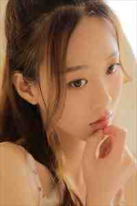 被全校嫌丑后，校花倒追我十年