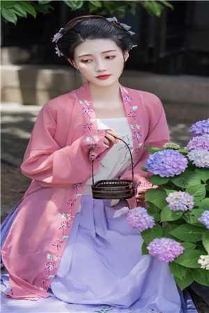 全家下放，资本家媳妇搬空仇家