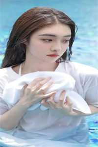 女儿拿两亿给继父过节