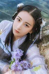 恰似骄阳吻云雾